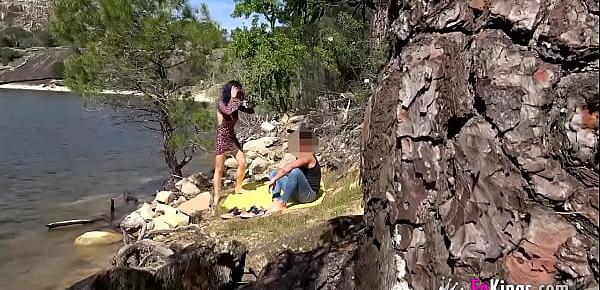VOYEUR FUCK Filming an amateur couple outdoors!